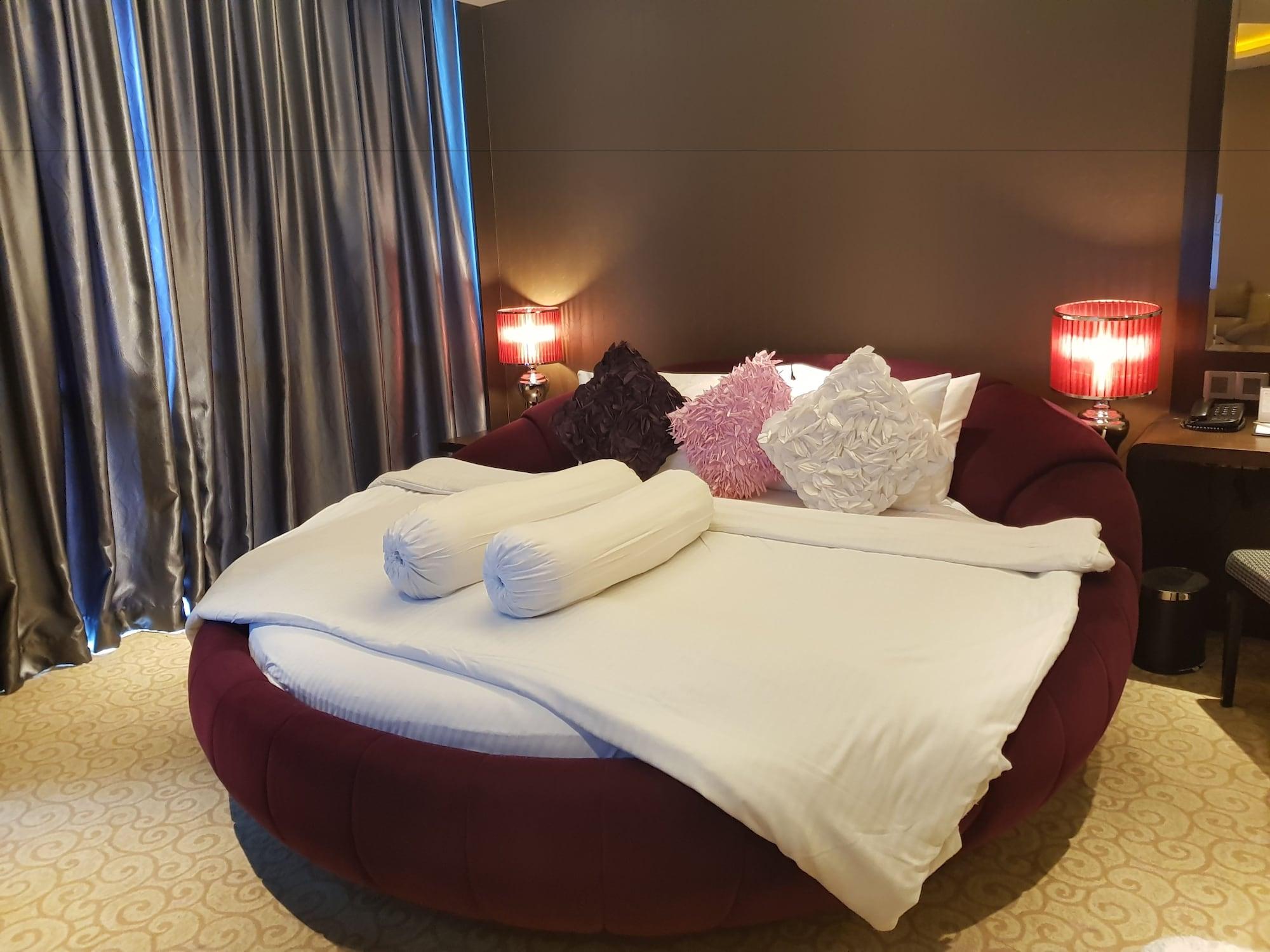 فندق ومنتجع كيه.إس.إل جوهر بهرو المظهر الخارجي الصورة A room at the hotel