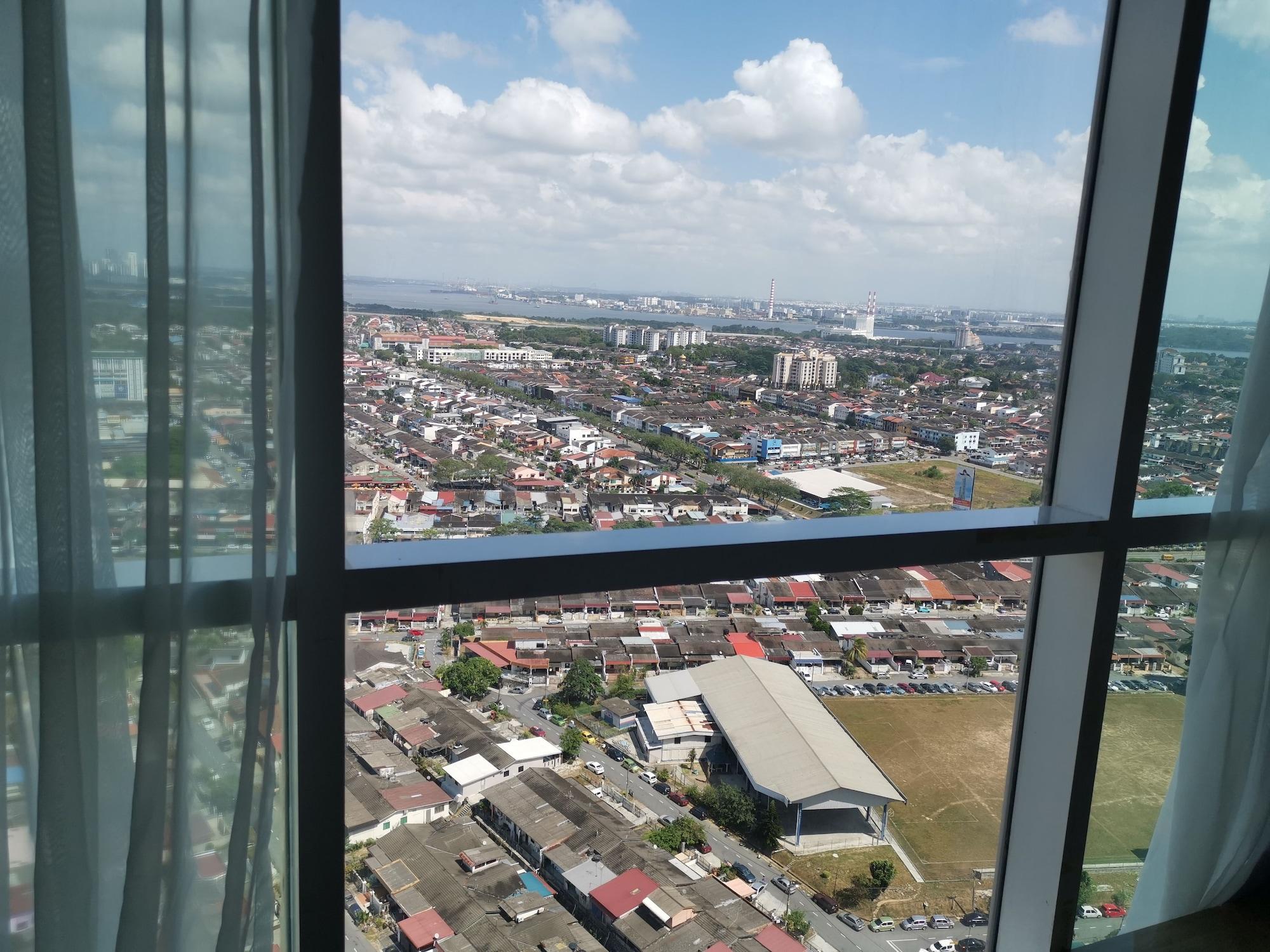 فندق ومنتجع كيه.إس.إل جوهر بهرو المظهر الخارجي الصورة Kota Kinabalu skyline
