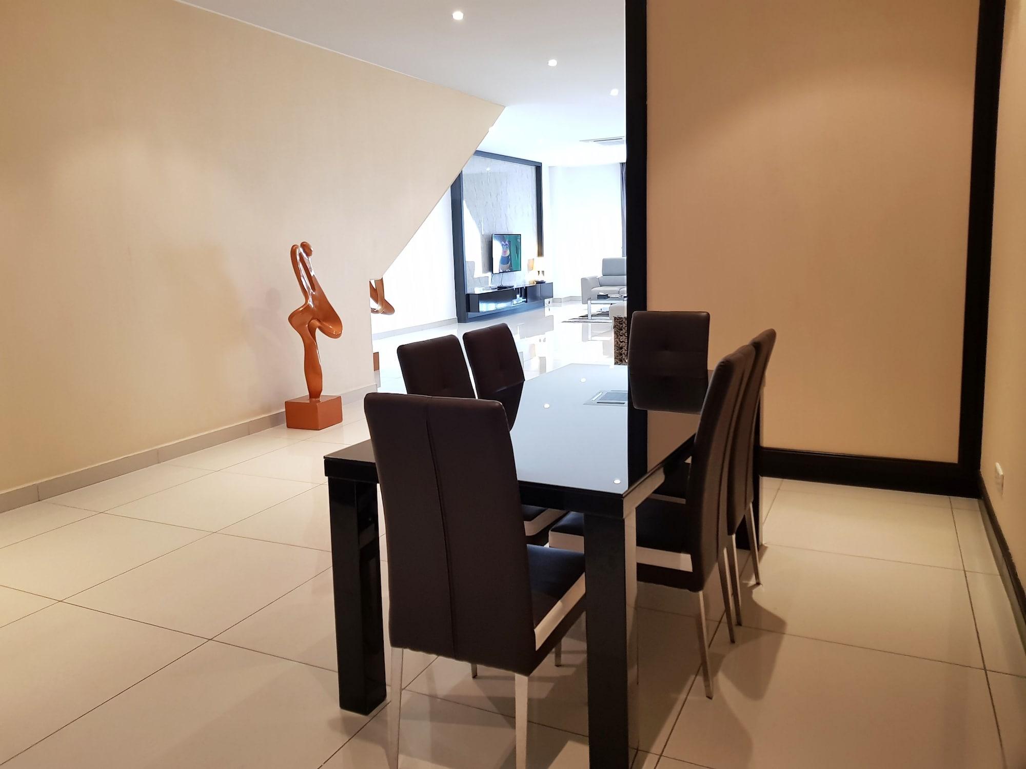 فندق ومنتجع كيه.إس.إل جوهر بهرو المظهر الخارجي الصورة The dining room