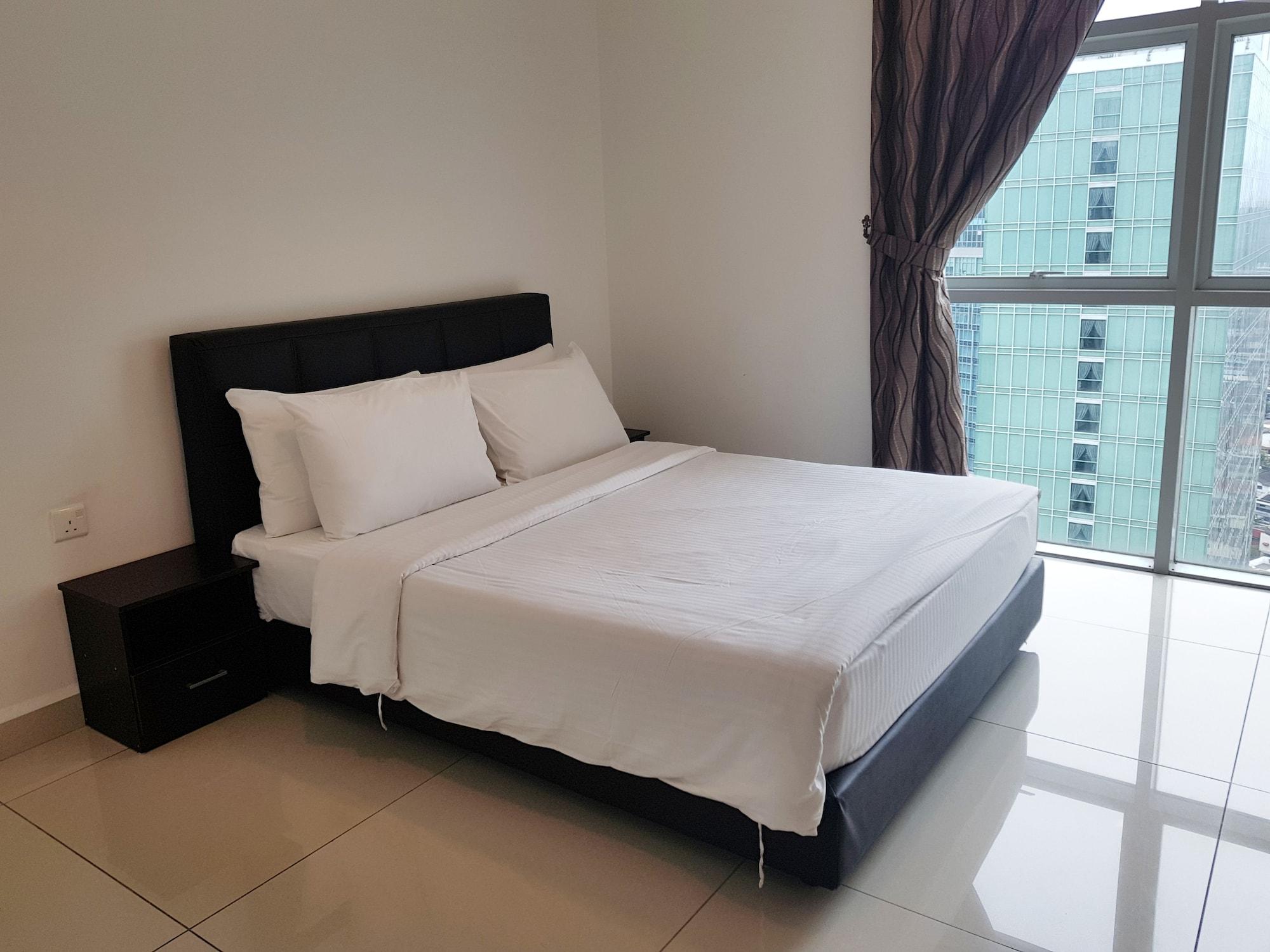 فندق ومنتجع كيه.إس.إل جوهر بهرو المظهر الخارجي الصورة A bedroom in a hotel