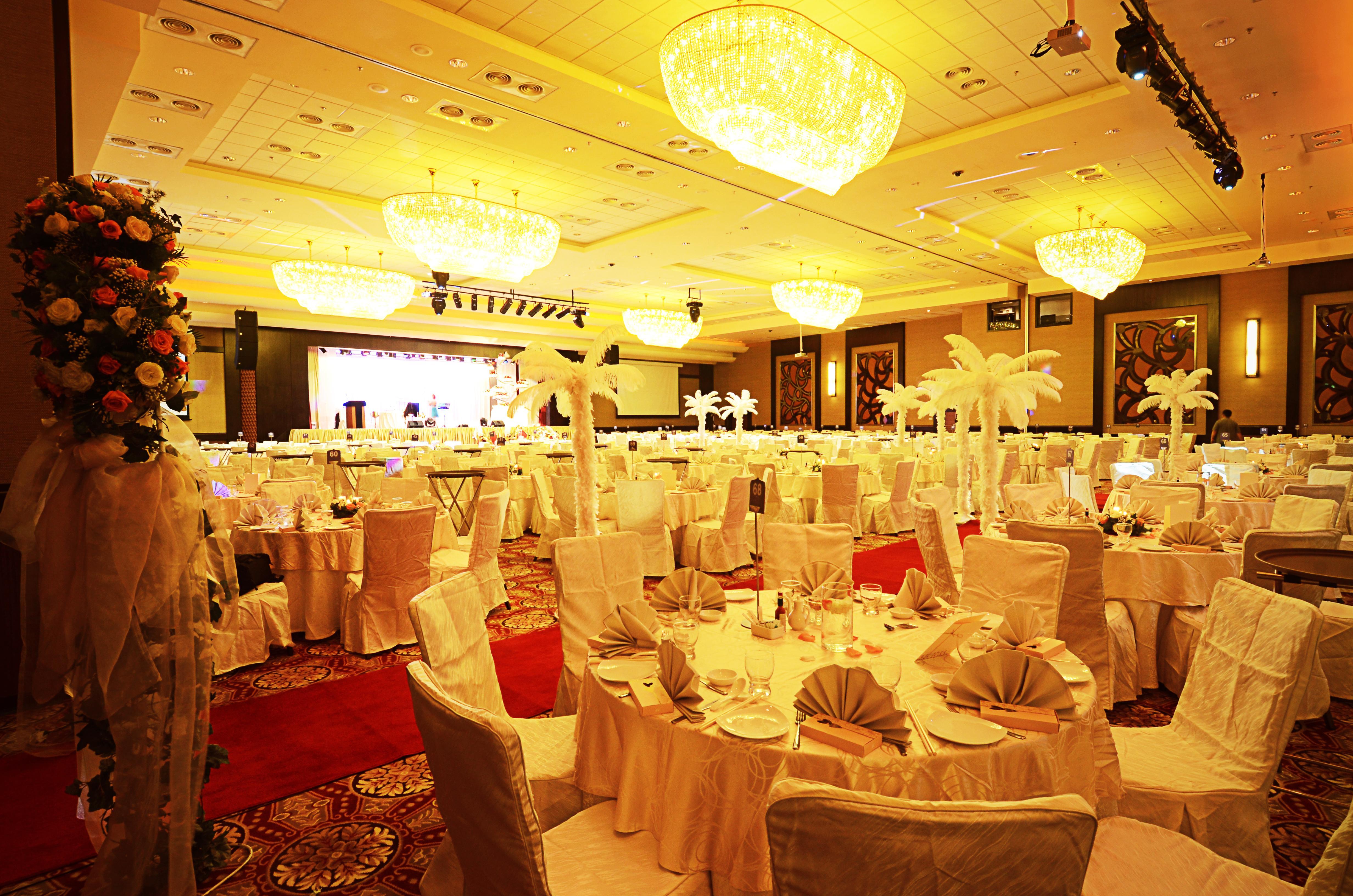 فندق ومنتجع كيه.إس.إل جوهر بهرو المظهر الخارجي الصورة The ballroom at the hotel