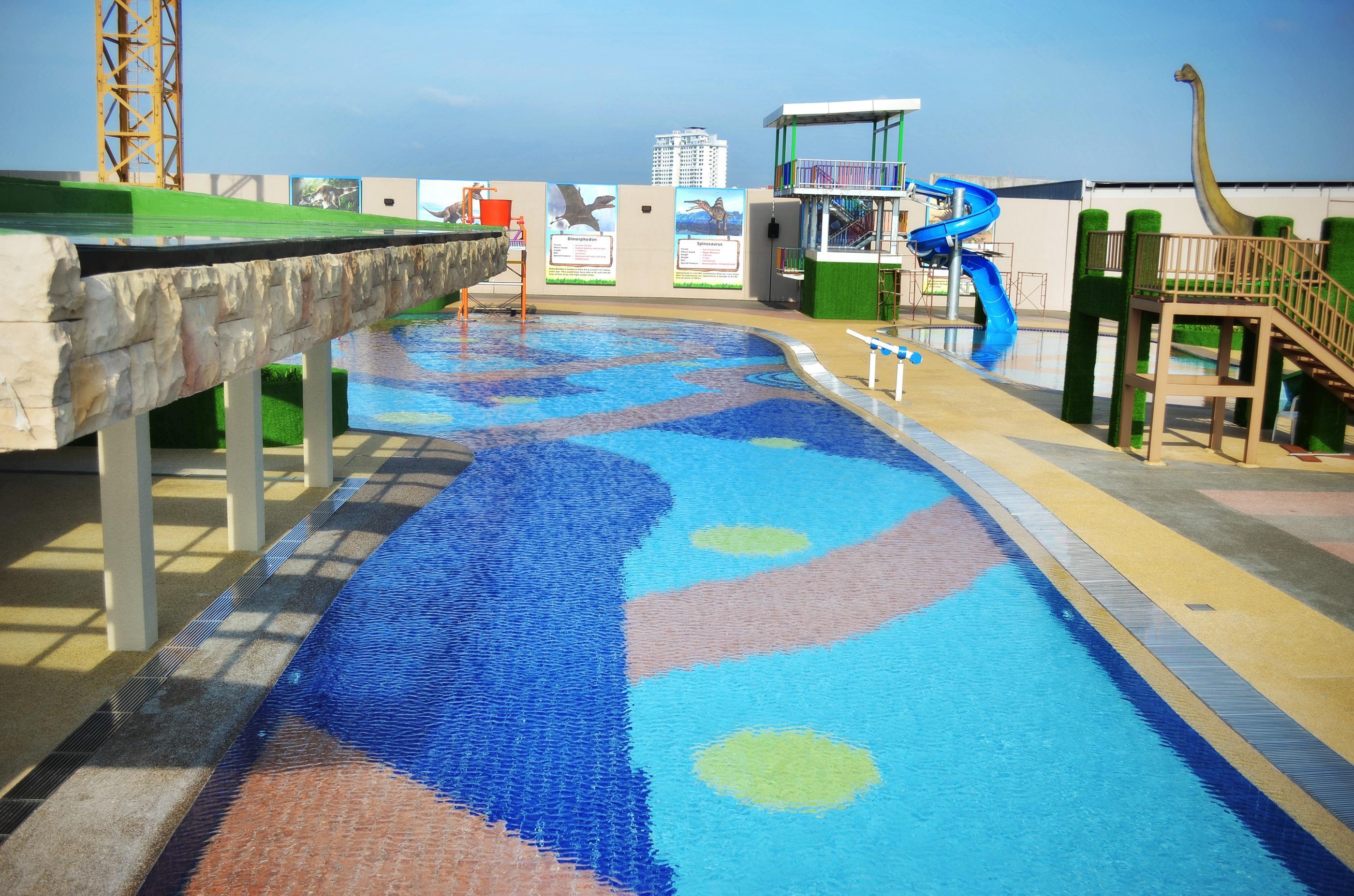 فندق ومنتجع كيه.إس.إل جوهر بهرو المظهر الخارجي الصورة The park's swimming pool