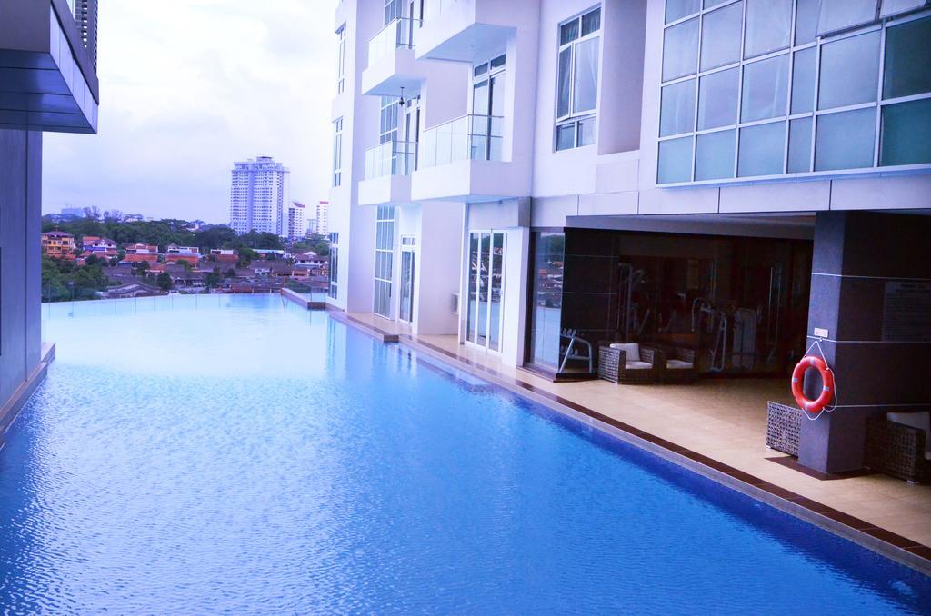 فندق ومنتجع كيه.إس.إل جوهر بهرو المظهر الخارجي الصورة The pool at the hotel